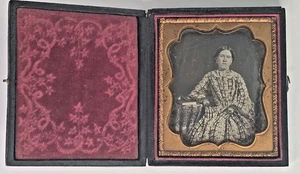 Antiguo libro de vestir con patrón de mujer victoriana bonito estuche completo foto daguerrotipo - Imagen 1 de 7