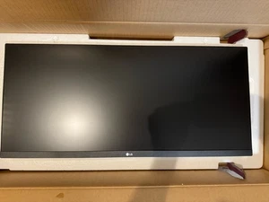 LG UltraWide WFHD 29" FHD Monitor 29WN600-W, IPS w/ HDR 10 Compatibility, Silver - Picture 1 of 6