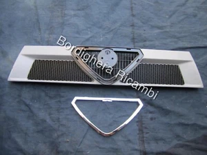 GRIGLIA MASCHERINA CALANDRA ANTERIORE CON SCUDO CROMATO ALFA ROMEO 75 2 SERIE - Imagen 1 de 3