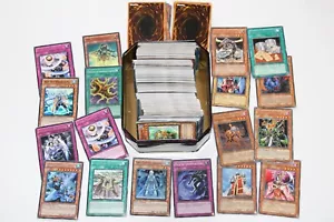 SHONEN JUMP YU-GI-OH! TRADING CARD GAME CAJA CON 400 CARTAS APROX. + 300 HOLOS - Bild 1 von 2
