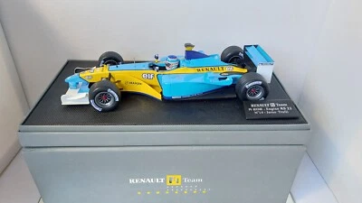 Universal Hobbies 1:18 Renault F1 Team A 202 Engine RS 22 Jarno Trulli in Box - Image 1 of 4