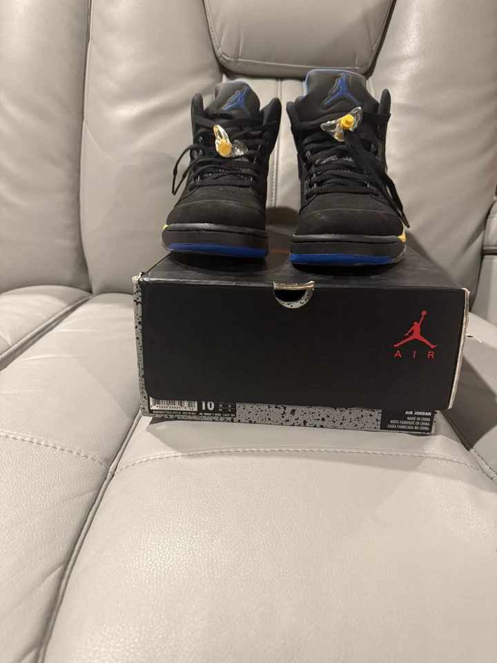 耐克 Air Jordan 5 复古上海申黑色校服玉米 136027-089 男式 Us10 — 第 1/4 张图片