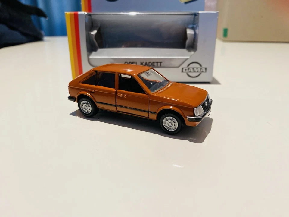 Gama Opel Kadett D 1979 Modelo 1105 Marrón Alemania Foto 1 de 4