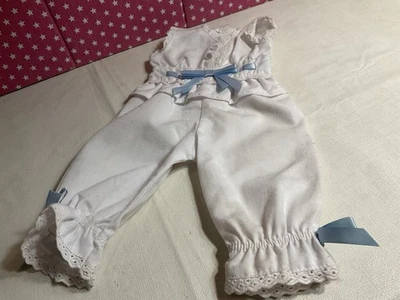 De colección. PIJAMA AMERICANO NIÑA REBECCA’S ETIQUETADO 1 PIEZA, BLANCO CON CINTAS AZULES Foto 1 de 4