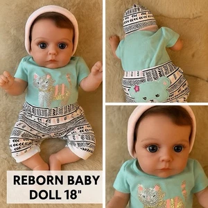 Reborn Baby Puppe realistisch 22 Zoll braune Haare blaue Augen Outfit Hut gewichtet - Bild 1 von 4