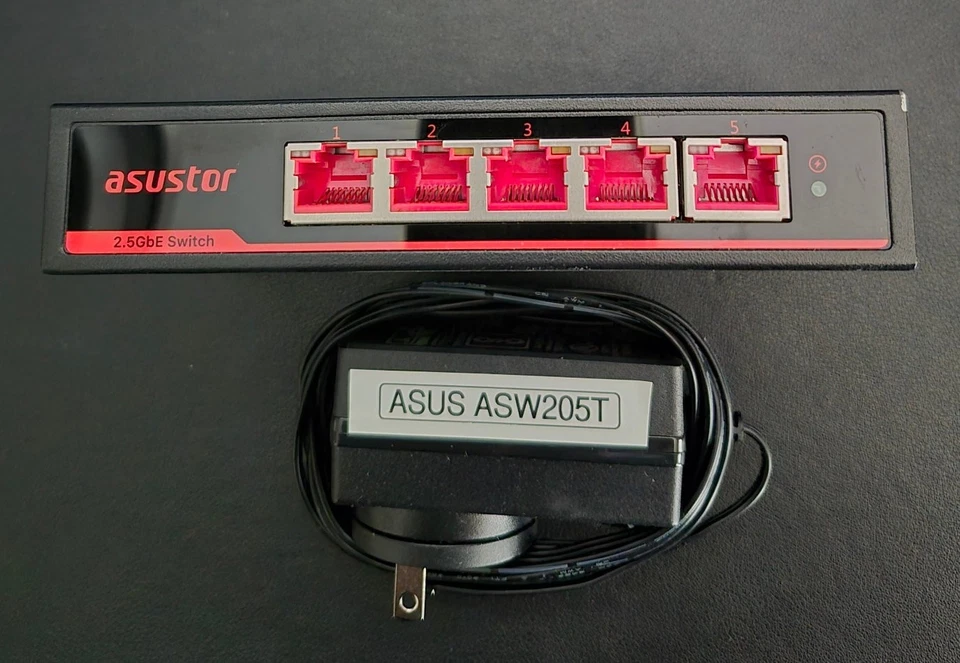 Conmutador de 5 puertos no administrado Asustor ASW205T 2,5 GBE Foto 1 de 1
