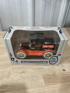 NEW ERTL 1918 Ford Runabout Delivery Car Bank 1/25 Scale V&S Variety Stores 7625 - Picture 1 of 4