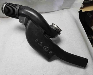 2004 05 CADILLAC ESCALADE Air Intake Tube/resonator (6.0L) - Picture 1 of 3