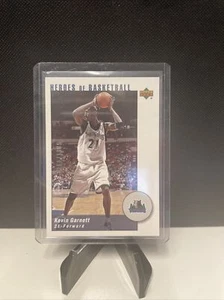 Kevin Garnett 2002 UD Authentics Heroes of Basketball #KG6/1999 - Photo 1/2
