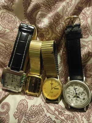 Reloj Certina Vintage/Pulsar Vintage Junto a un Reloj Gucci y WM Forbes Foto 1 de 4