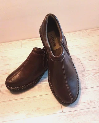 Nuevo sin etiquetas Zuecos Eastland para mujer talla 7,5 M Amore 3096-02 zapatos informales de cuero marrón  Foto 1 de 4