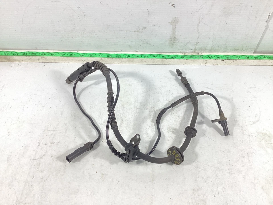 Оригинальная труба переднего тормозного шланга с кронштейном 6784636 для BMW 535i 2011–2016 годов выпуска. - Изображение 1 из 4