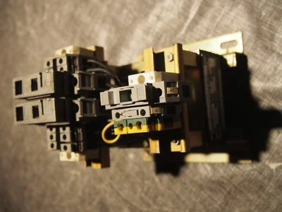 Transformateur RAE IN 220-380VAC out 24VAC 63VA - Photo 1/4