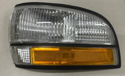 Se adapta a Buick LeSabre / Park Avenue 1991-1996 LH luz intermitente TYC 18-3027-01 Foto 1 de 4