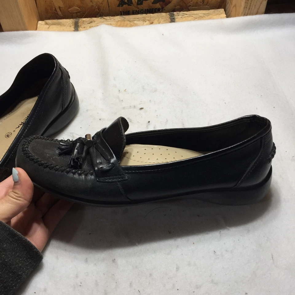 Mocasines sin cordones Thom McAn para mujer 7,5 M 7,5 M negros brillantes borlas cómodos planos Foto 1 de 4
