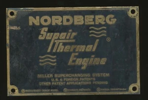 G4 - NORDBERG SUPAIR SISTEMA DI SOVRALIMENTAZIONE MOTORE TERMICO FRESA EMBLEMA OTTONE - Foto 1 di 1