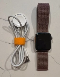 Apple Watch Series 4 40mm Silver Aluminum Case w Mauve sports band - Picture 1 of 2