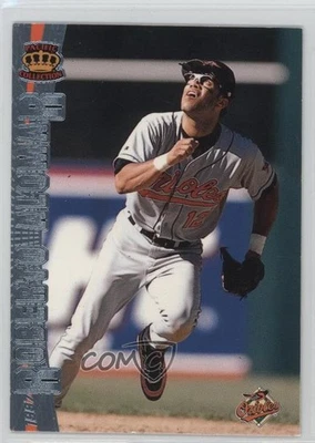 1997 Pacific Crown Collection Platinum Blue Roberto Alomar #17 HOF - Image 1 of 2