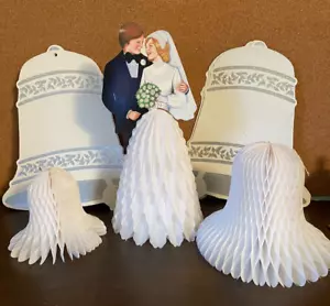 Vtg Beistle Wedding Couple Honeycomb, 2 Honeycomb Bells, 5 Bell Cutouts 1976 - Foto 1 di 6