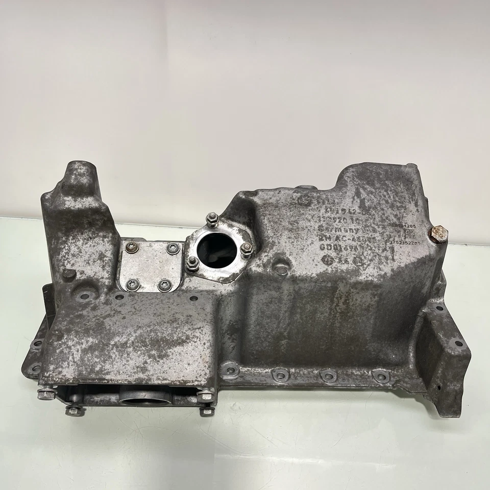 2013-2016 BMW 328I XDRIVE 2,0 л - масляный поддон двигателя 7601942 7636294 - Изображение 1 из 4