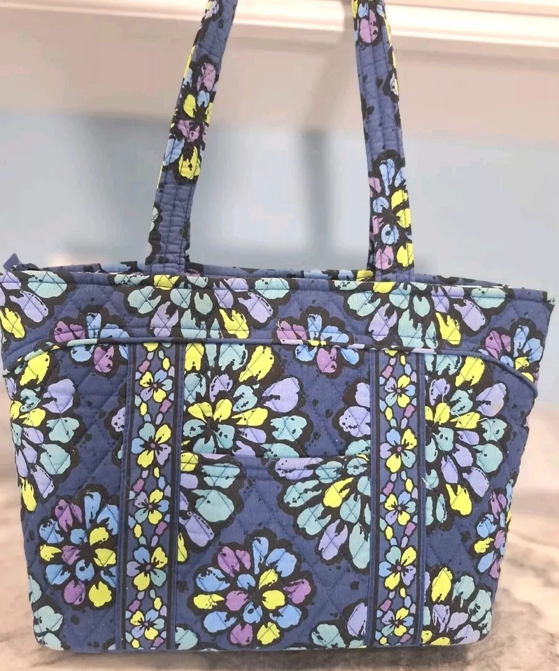 Vera Bradley Acolchado Azul/Púrpura/Verde Lima Floral Multi Bolsillo Belleza Foto 1 de 4