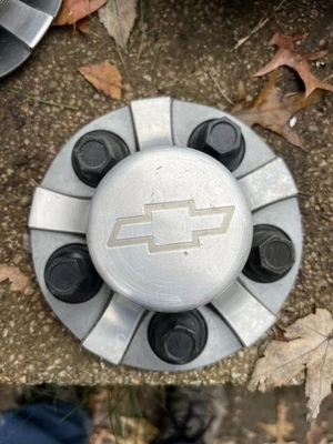corrosion 98 99 00 01 02 03 04 CHEVY S10 BLAZER 4X2 center cap 15731941 oem used - Imagem 1 de 4
