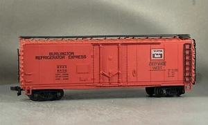 AHM/Roco - Burlington Refrigerator Express - 40' Plug Door Box Car+ Wgt # 67170 - Picture 1 of 6