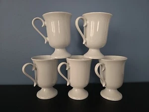Set di cinque (5) tazze da caffè irlandesi in vetro latte con piedistallo vintage bianco - Foto 1 di 8