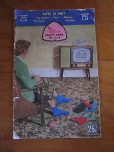 KNITTING PATTERN BOOK PATONS NO. C. 14 GIFTS TO KNIT GREAT **** MUST SEE - Picture 1 of 2