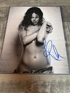RIHANNA - signed handsigniertes 8x10 Foto - AUTO mit COA - Bild 1 von 3