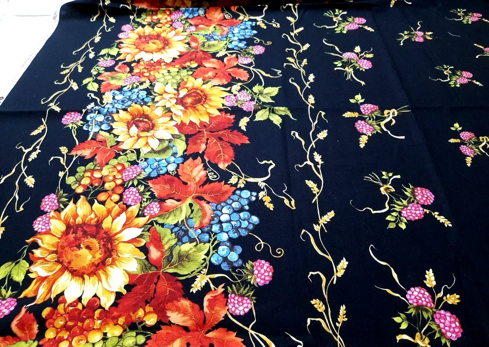 1 1/4 jarda Michael Miller Tecidos 'Bouquet de Outono' #DC8162 Preto com Floral e Frutas - Imagem 1 de 4