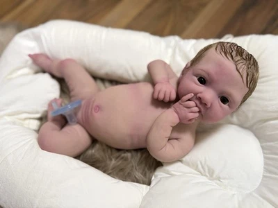 "Wes de silicona suave de cuerpo completo realista de 18"" de Mirte Kooi con armaduras de 5 libras" Foto 1 de 4