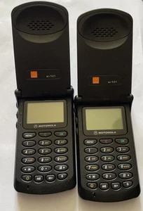 Retro Motorola Startac StarTAC 70 - (MR501) 2G GSM Phone x2 - For Parts - Afbeelding 1 van 2