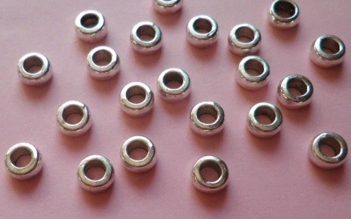Set Di 50 Perline Rondelle Intercalari Donut 6,5 x 3mm Foro 3mm Argento Gioielli - Immagine 1 di 1
