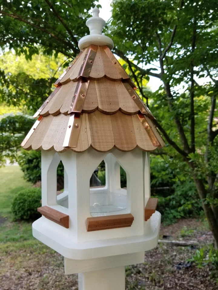 Starlight Bistro© Alimentador de pájaros mediano hecho a mano de cobre, ciprés y cedro Foto 1 de 4