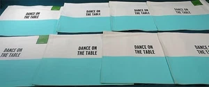 8 NEU MIT ETIKETT KATE SPADE "TANZ AUF DEM TISCH" AQUABLAU/WEISS URLAUB TISCHSETS SET NEU - Bild 1 von 6