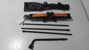 NISSAN NAVARA JACK/TOOL KIT D40 (VIN VSK), 09/05-08/15 - Picture 1 of 5