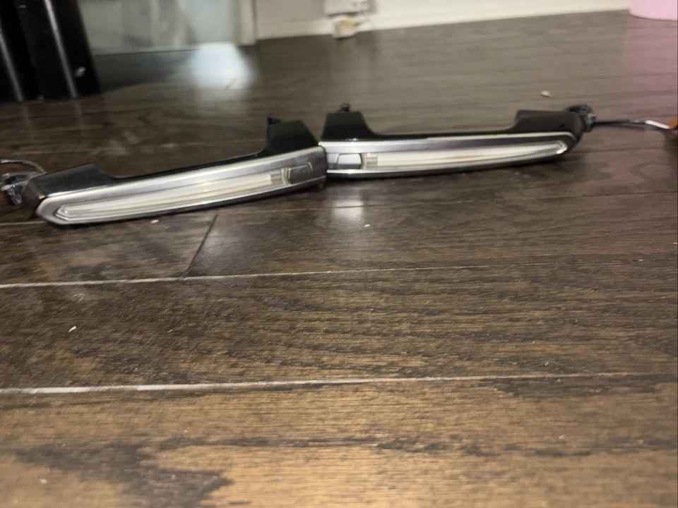 Manijas de puerta exteriores para pasajero trasero Cadillac Xts 13-17 OEM negras OEM  Foto 1 de 3