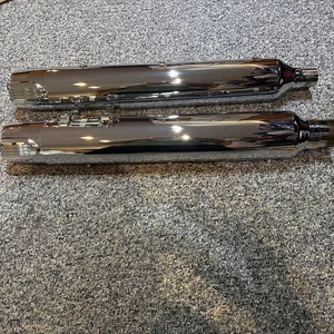 HARLEY DAVIDSON GENUINE EXHAUST MUFFLERS 64900731A 64900732 - Bild 1 von 11