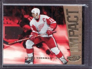 2005-06 STEVE YZERMAN UPPER DECK NHL POWER PLAY IMPACT PHOTO CARD RED WINGS