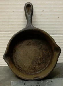 Miniature Cast Iron 4"  Fry Pan Skillet 12 oz Double Spout BL+ free shipping - Picture 1 of 3