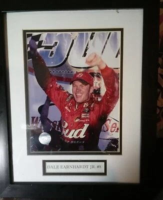 Foto enmarcada del ganador Dale Earnhardt Jr. #8 Foto 1 de 4