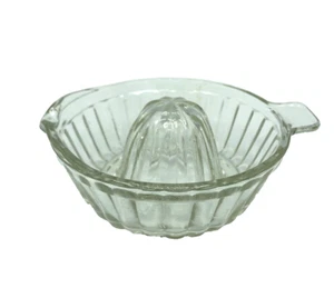 Exprimidor exprimidor de cítricos limón acanalado de vidrio transparente vintage con mango para pulgar y caño - Imagen 1 de 9
