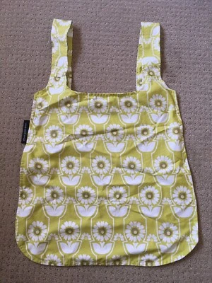 Mochila y bolso de mano convertible súper ligero de 2 vías Petunia Pickle Bottom Foto 1 de 4