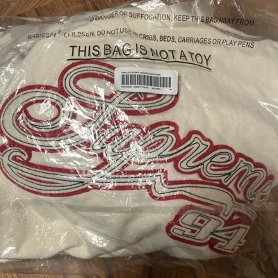 NUEVA (Mediana) Supreme Panel Script Sudadera Natural SS21 Foto 1 de 2