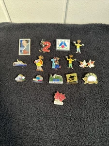 Konvolut Vintage Pins sortiert Lot Metall, Toys R Us usw. Posten von 15 - Bild 1 von 8