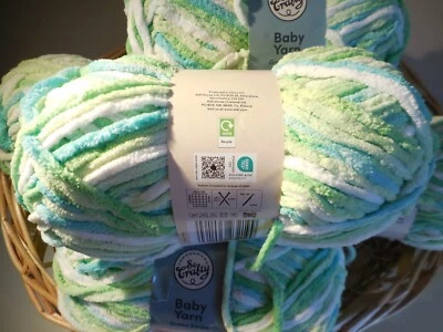 Aldi So Crafty Baby Chenille Yarn Wool Green Stripe 400 =4 x100g balls - Image 1 of 3