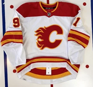 Maglia Hockey Calgary Flames Nazem Kadri Team Issued Adidas Primegreen MiC NHL - Foto 1 di 8