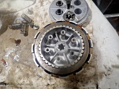 SUZUKI PE 250 1979 AHRMA Cesta de embrague/Cubo/Placa de presión/Embrague Conjunto Foto 1 de 4