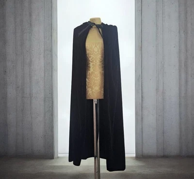 Fantasia cosplay feminina de veludo preto com capuz capa OS gótica Fairycore - Imagem 1 de 4